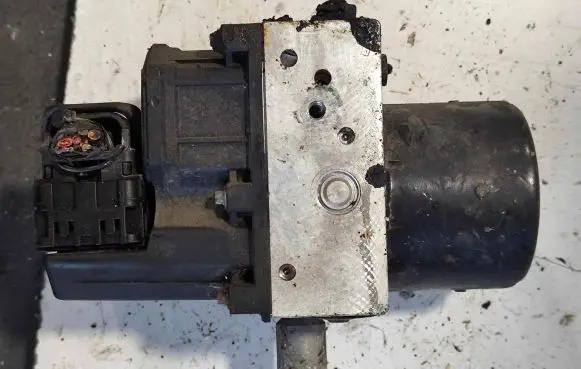 Skoda Fabia Mk1 (6Y) ABS Pump 6Q0907379G 483095 0265800003