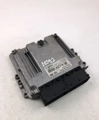 KIA Carens III Engine control unit/module ECU 391712A545 0281033603