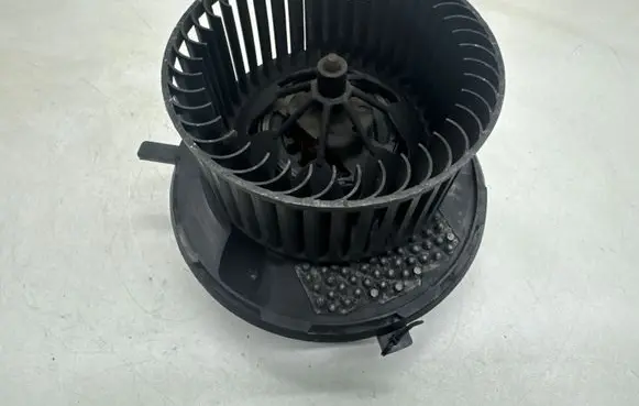 Skoda Octavia Mk2 (1Z) Heater fan/blower 1K1820015F