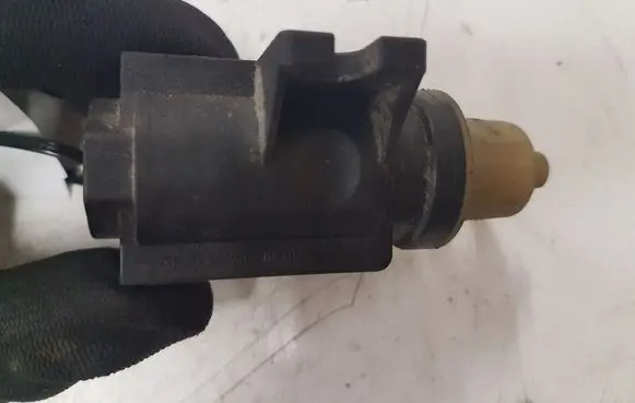 Volkswagen PASSAT B6 Turbo solenoid valve 1K0906627 70086800