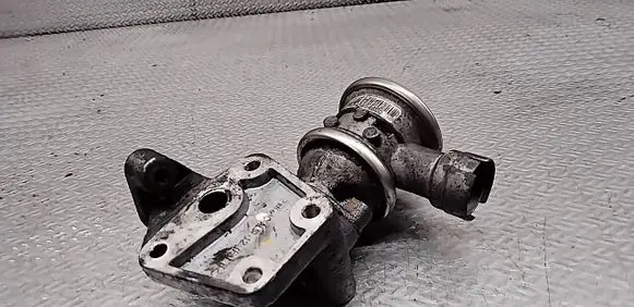 Volkswagen Touran I EGR valve 06A131351F