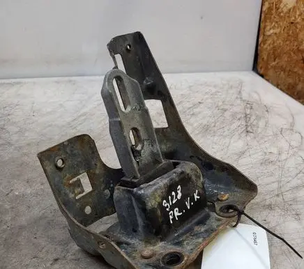 Citroen C3 Aircross Engine mount bracket 9801521580