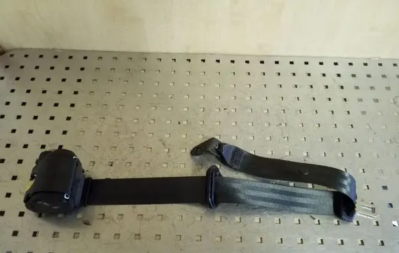Volkswagen Polo IV 9N3 Rear seatbelt 6Q0857806A