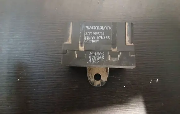Volvo V70 Seat heating relay 30795504 211886