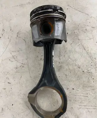 Mercedes-Benz Sprinter W906 Piston with connecting rod 8370