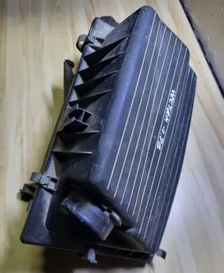 Opel Vectra B Air filter box 90499599