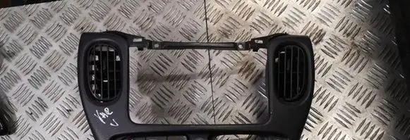 Radio/GPS head unit trim