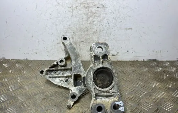 Nissan Qashqai Engine mount bracket 112327345R