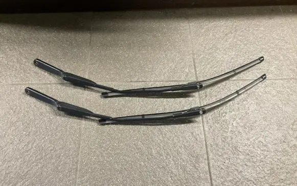 Iveco Daily 6th gen Front wiper blade arm 5801645537 180005697