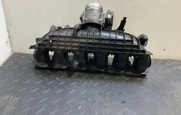 BMW 5 F10 F11 Intake manifold 7576911 11080456831