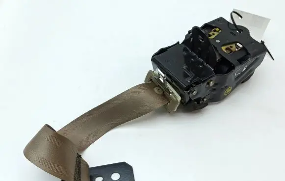 Middle seatbelt (rear)