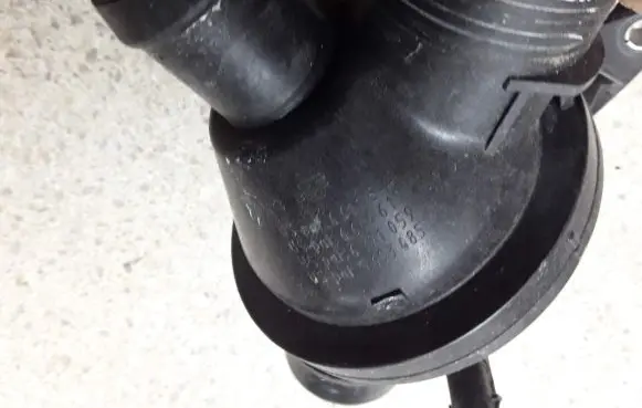 Thermostat/thermostat housing