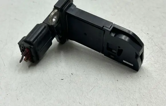 Toyota Avensis T270 Mass air flow meter 2220426010
