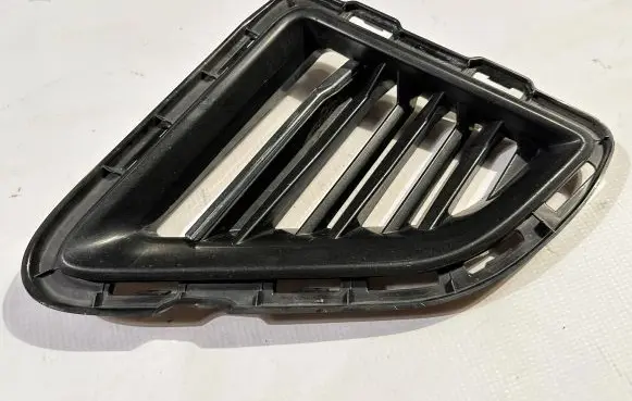 Chevrolet Camaro Front bumper lower grill
