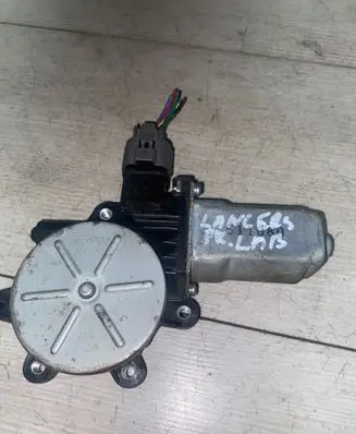 Mitsubishi Lancer Front door window regulator motor Mr991 831