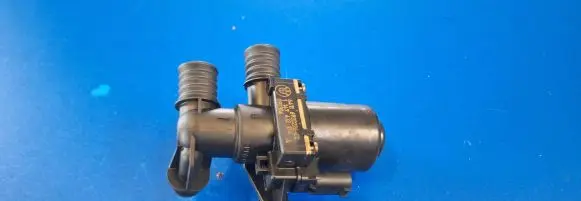 BMW 5 E60 E61 Coolant heater control valve 6920226