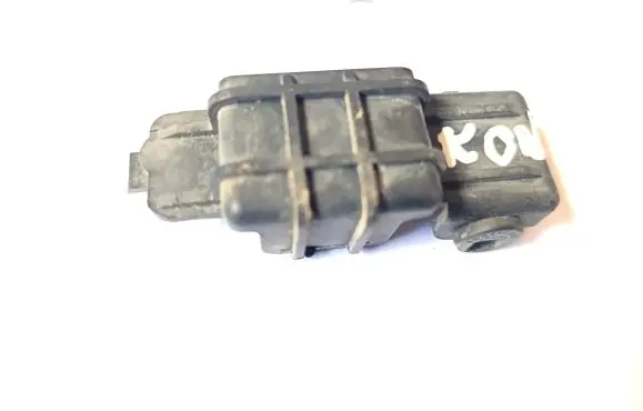 Audi A6 S6 C5 4B Radiator mount bracket 8D0260427