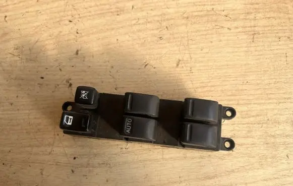 Nissan Almera N16 Electric window control switch