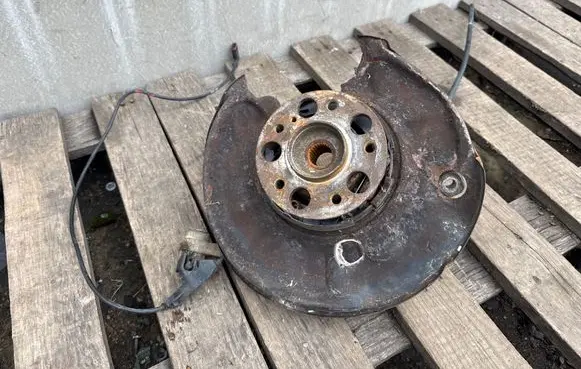 Mercedes-Benz C W203 Rear wheel hub spindle/knuckle A2030505