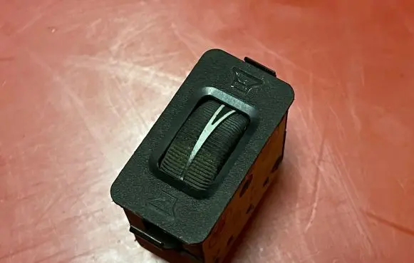 BMW 6 E24 Sound control switch 1368769