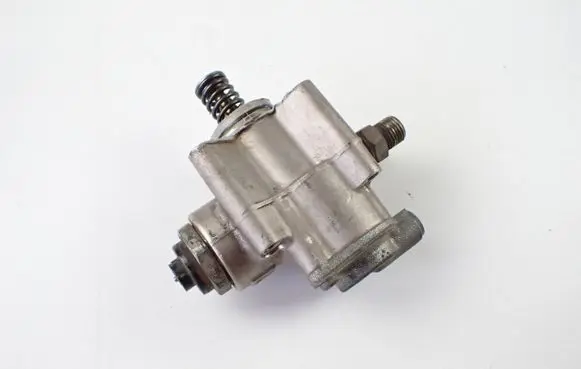 Audi A8 S8 D3 4E Fuel injection high pressure pump 079127025C