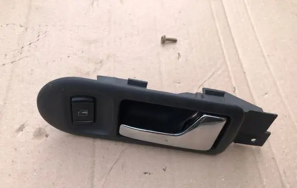 Volkswagen PASSAT B5 Front door interior handle