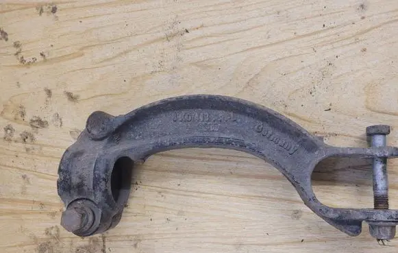 Audi A4 S4 B8 8K Lower shock absorber bracket 8K0413L