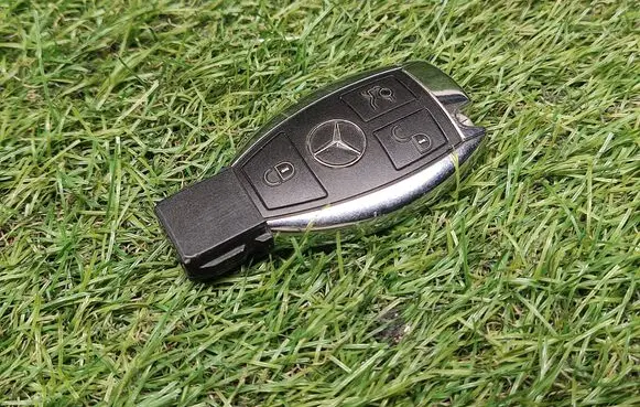 Mercedes-Benz E W212 Ignition key/card 7351424