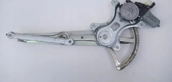 Mitsubishi Pajero Sport II Front door window regulator with motor MN182354
