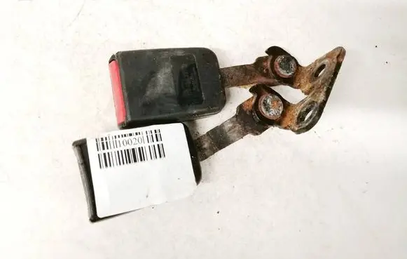 Middle seatbelt buckle (rear)