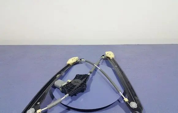 Skoda Kodiaq Front door window regulator with motor 