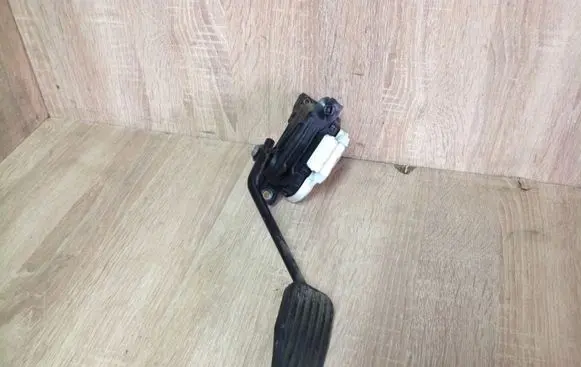 Volvo XC90 Accelerator throttle pedal 30683521