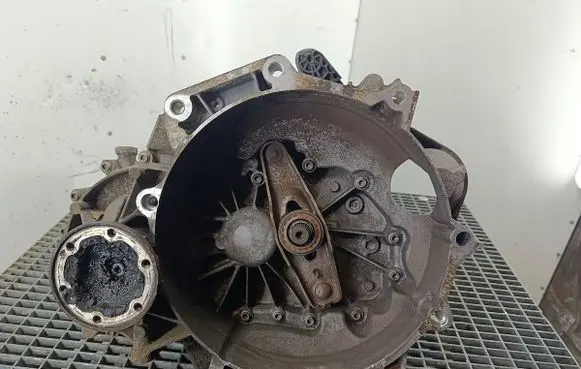 Volkswagen Jetta V Manual 6 speed gearbox JPG