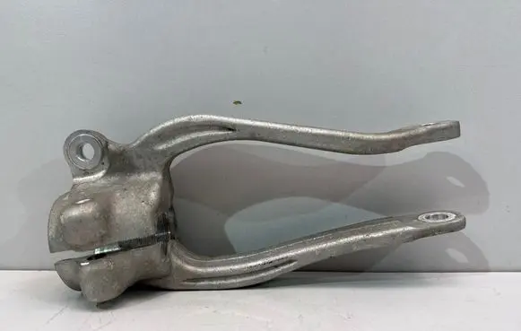 BMW M8 F93 Gran Coupe Lower shock absorber bracket 6861200