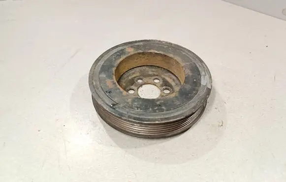 Volkswagen PASSAT B6 Crankshaft pulley 06F105243H