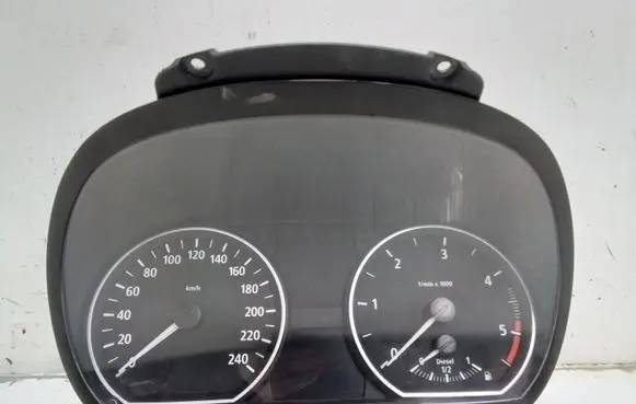 BMW 1 E81 E87 Speedometer (instrument cluster) 1041568