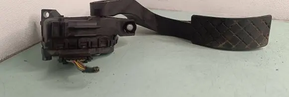Volkswagen PASSAT B5.5 Accelerator throttle pedal 8D1721523F