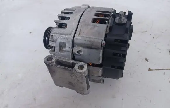 Mercedes-Benz E C207 W207 Generator/alternator 0009067702 CCHB0923C031