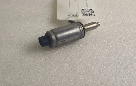 Porsche Macan (95B) Camshaft vanos timing valve 06F103697E