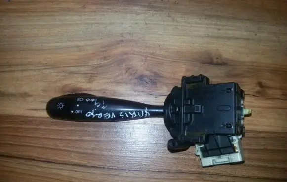 Toyota Yaris Indicator stalk 1736481