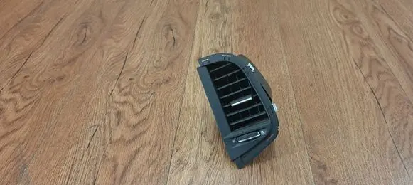 Renault Megane IV Dash center air vent grill 687501810R