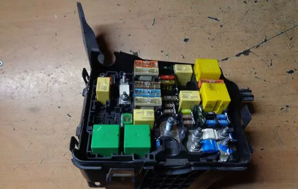 Peugeot 2008 I Fuse box set 9671924480