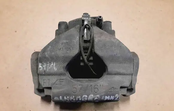 Front brake caliper