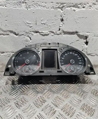 Volkswagen PASSAT CC Speedometer (instrument cluster) 32C8920970S
