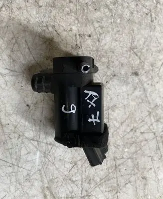 Lexus RX 330 - 350 - 400H Windscreen/windshield washer pump 8533020470