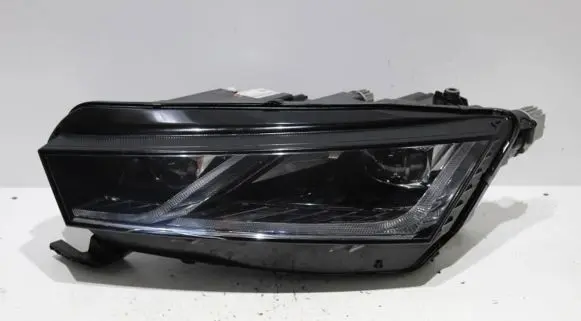 Skoda Octavia Mk4 Headlight/headlamp 5E4941015A LE18A6419 0301118233AB