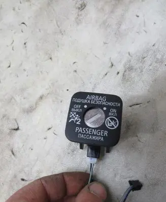 Mitsubishi Outlander Passenger airbag on/off switch KRIS235789