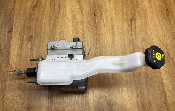 Hyundai Kona I Master brake cylinder 58500CM910