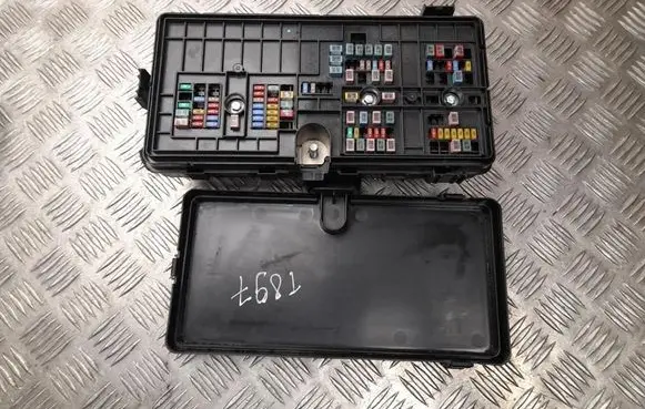 Ford Explorer VI Fuse box set L1MT14D068RC