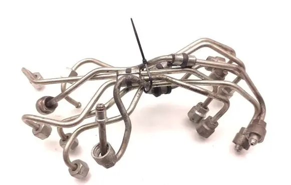 Volvo V40 Fuel injector supply line/pipe 